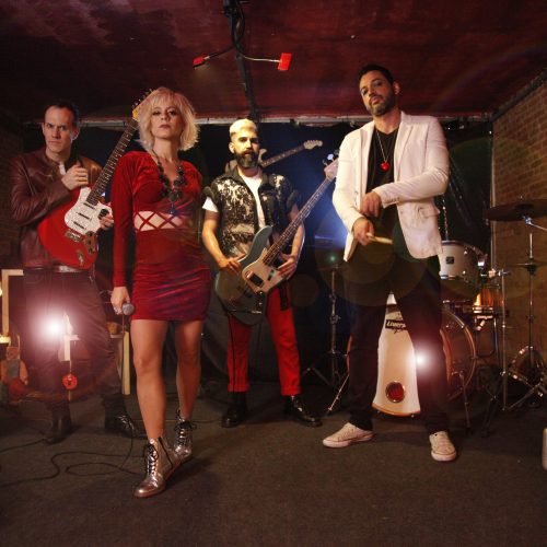 Leela lança novo single "Lost In You"
