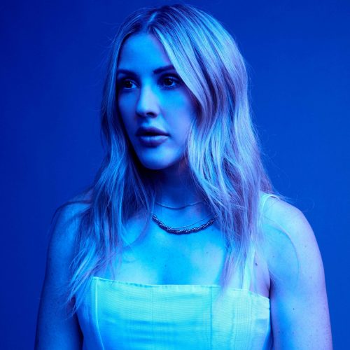 Ellie Goulding acaba de lançar "Brightest Blue"