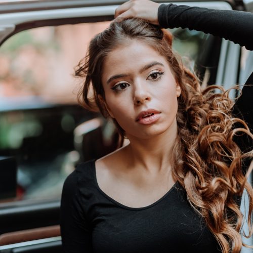 Emilia Pedersen grava clipe nas ruas de Nova Iorque