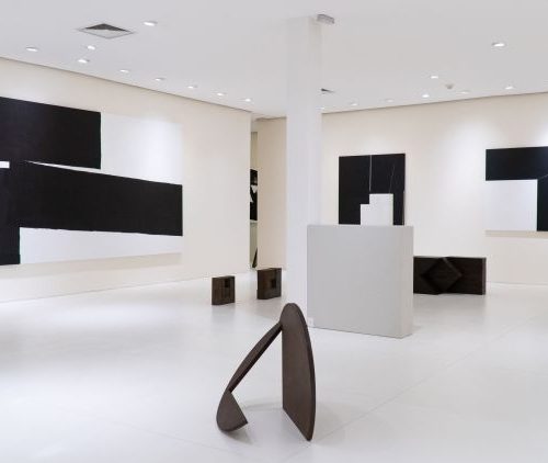 Dan Galeria homenageia centenário de Amilcar de Castro com mostra inédita