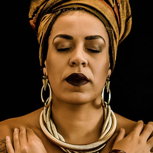 Linha 5-Lilás de metrô recebe exposição do coletivo Afrometria