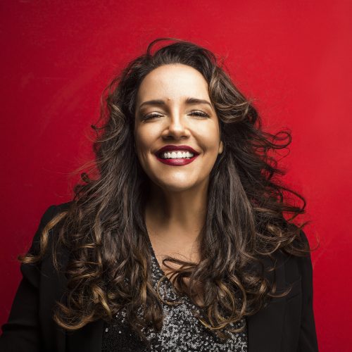 Ana Carolina faz apresentação única em formato drive in