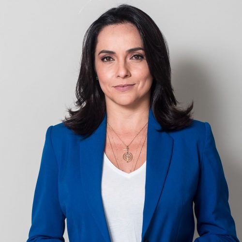 Izabella Camargo lança livro sobre as percepções do tempo