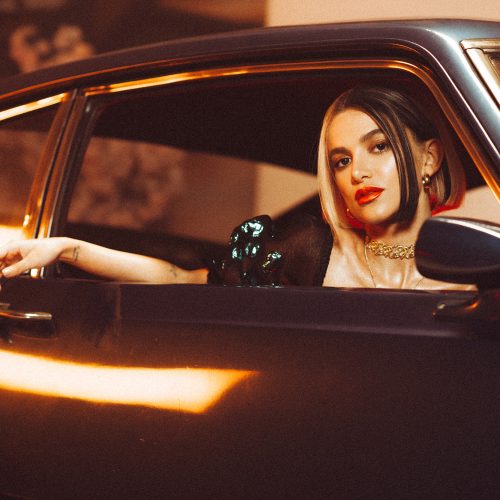 Manu Gavassi lança música e videoclipe com Gloria Groove