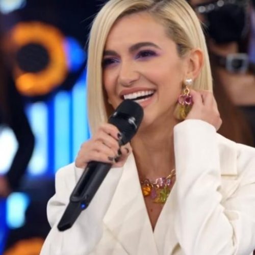 Manu Gavassi canta pela primeira vez no Domingão do Faustão