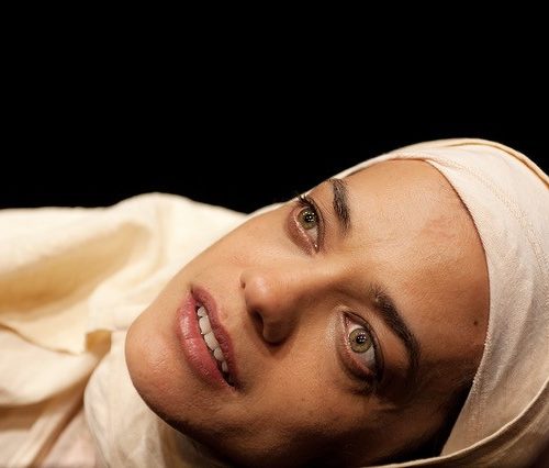 Teatro Vivo em Casa apresenta o espetáculo "Teresa D’Ávila Solo"