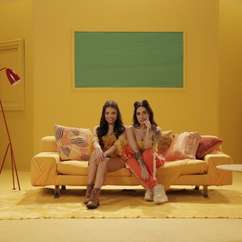 Carol & Vitoria lançam novo single