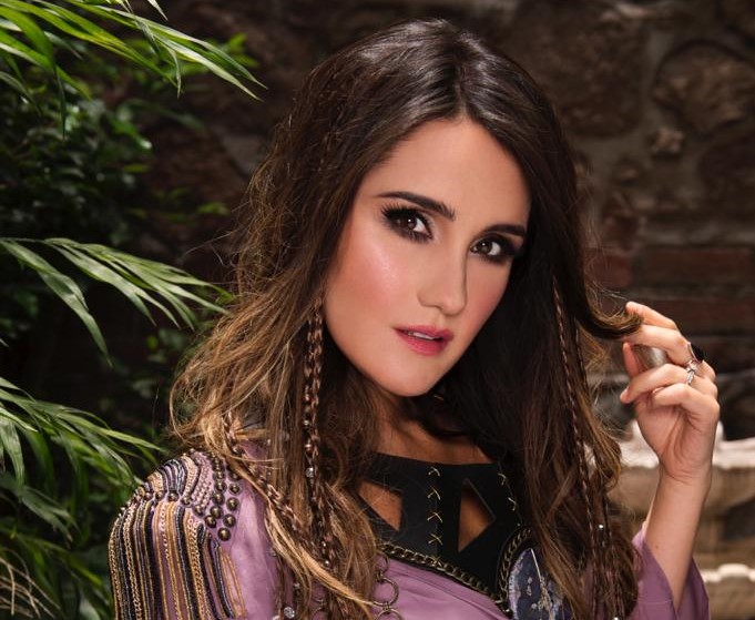 Dulce María triunfa com a volta do RBD