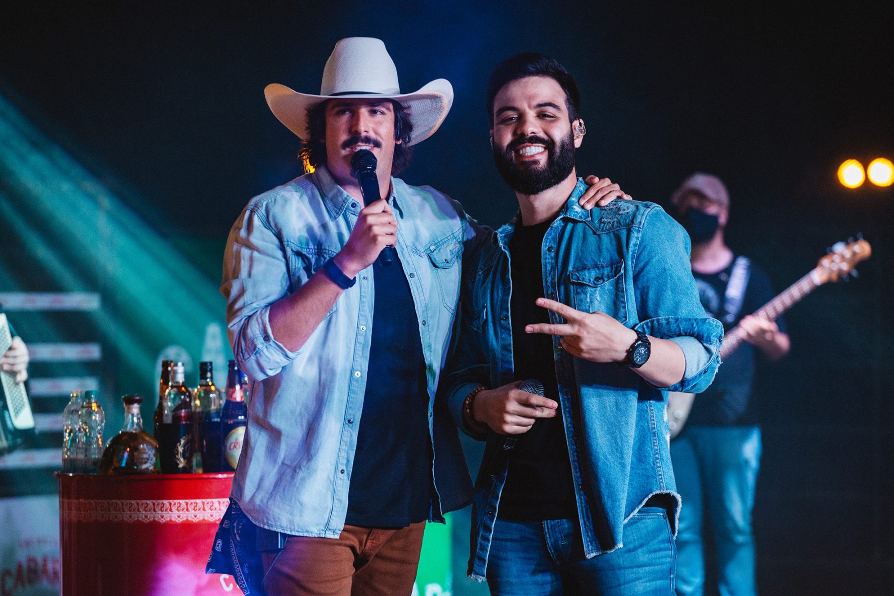 Fiduma e Jeca lançam "Maldito Endereço"