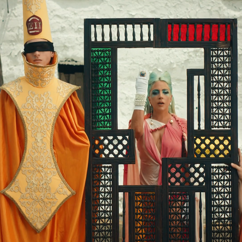 Lady Gaga lança curta metragem para "911"