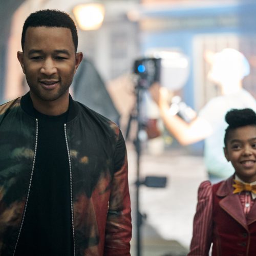 Netflix divulga imagens de "Uma Invenção de Natal". Confira!