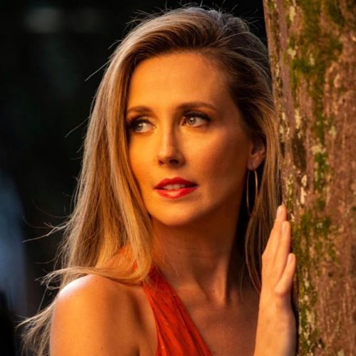 Giovanna Bianco lança clipe de "Me Leva"
