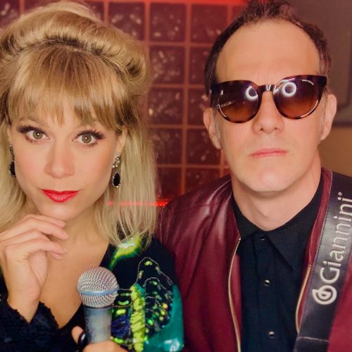 Leela lança "Devolva-me" em homenagem à Renato Barros