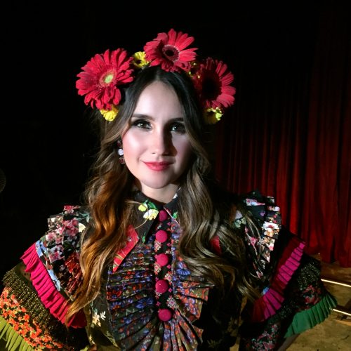 Dulce Maria lança clipe que retrata sua trajetória