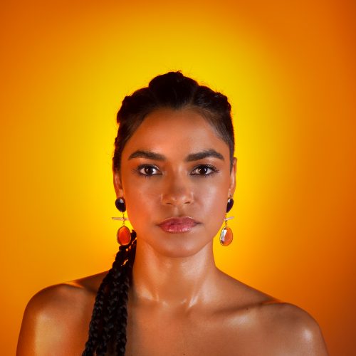 Lucy Alves lança single com Natiruts