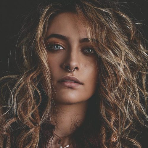 Paris Jackson lança "wilted"