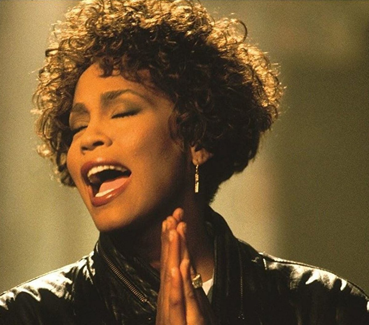 Whitney Houston conquista 3 álbuns de Diamante | Acesso Cultural
