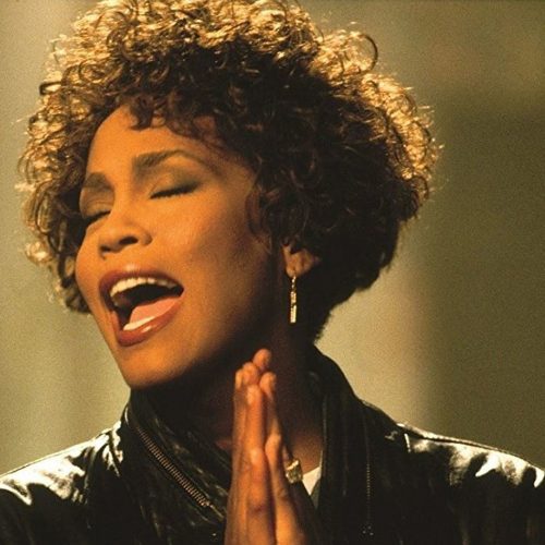 Whitney Houston conquista três álbuns de Diamante