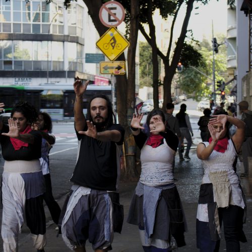 Coletivo AMAPOLA mergulha na poesia e arte urbana