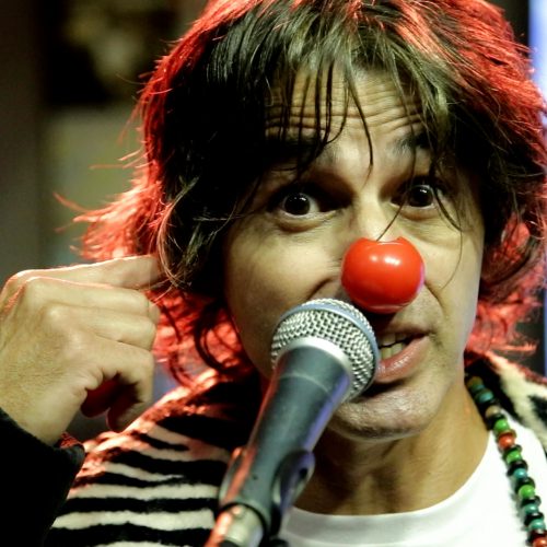 Fabiano Medeiros traz show com releitura da Tropicália