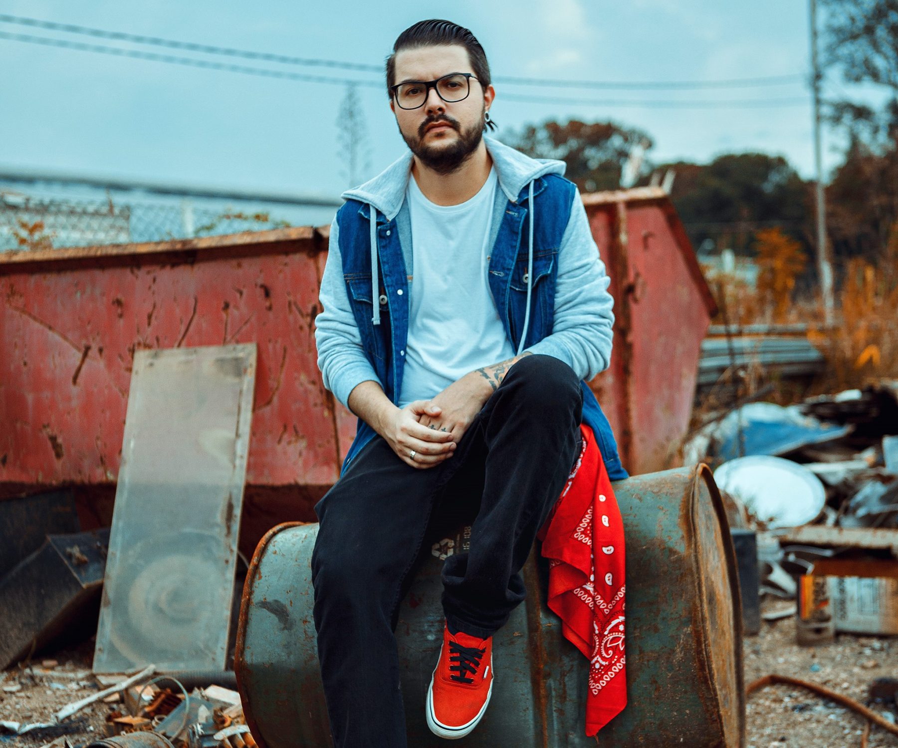 Ex-vocalista do Restart, PeLanza lança novo single