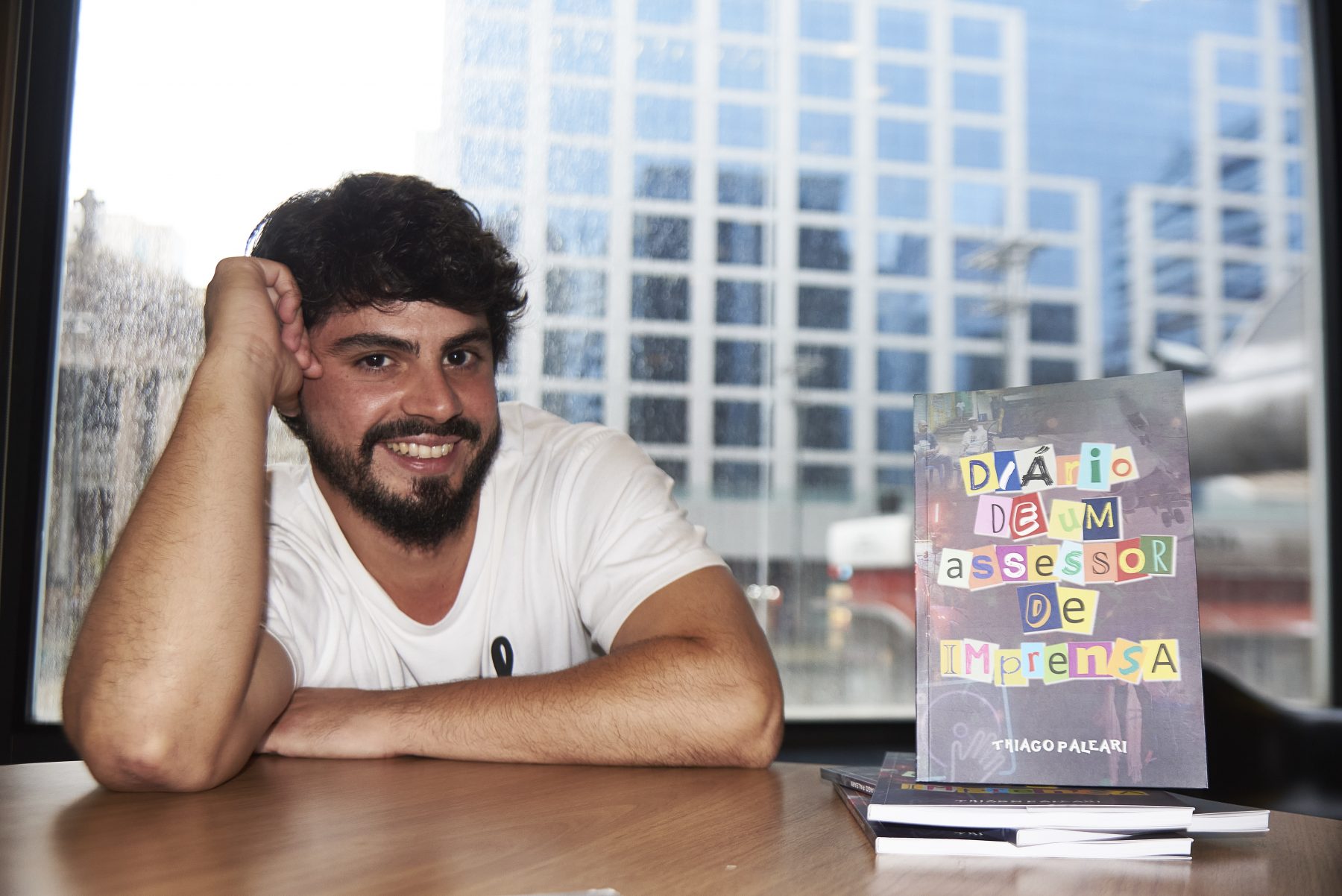 Thiago Paleari lança o livro "Diário de Um Assessor de Imprensa"