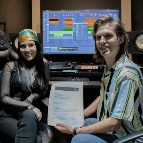 Filho de Emilio Surita vira cantor e participa do single de Manu Cabanas