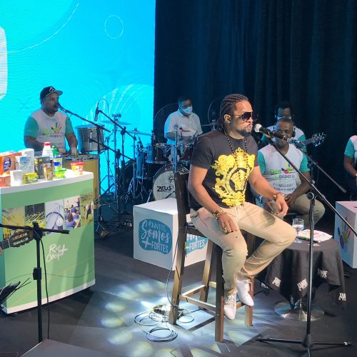 Live com Xande de Pilares e Mumuzinho marca Dia de Cooperar no RJ