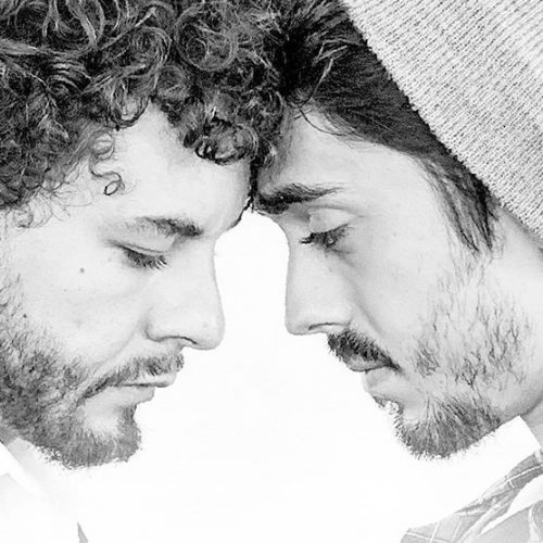 Comédia romântica, com temática LGBTQIA+, reestreia em SP