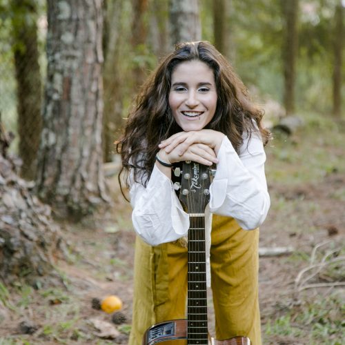 Silvia Autuori lança single “Labirinto”